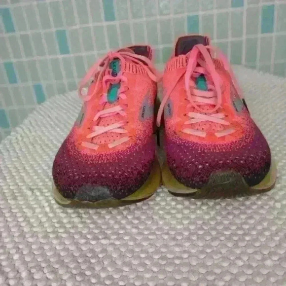 Brooks Women's Levitate 2 Purple/Pink Athletic Running Shoes - Picture 3 of 13